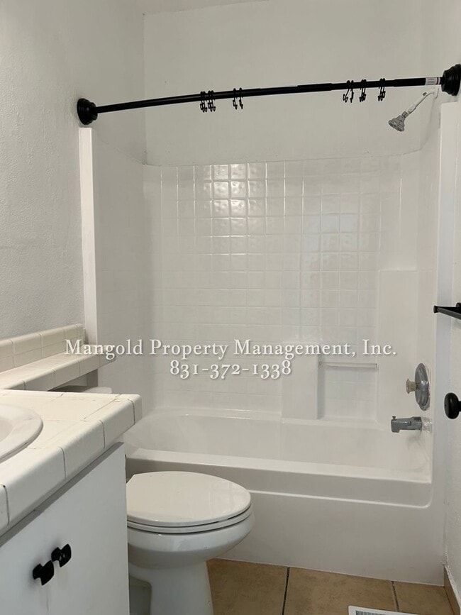 Building Photo - Spacious 3-Bedroom 2-Bath Home  with Fireplace, Fenced Yard, and Attached Garage