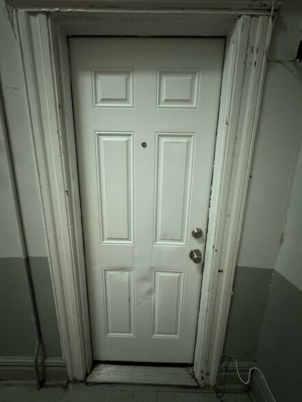 Building Photo - 827 S 14th St