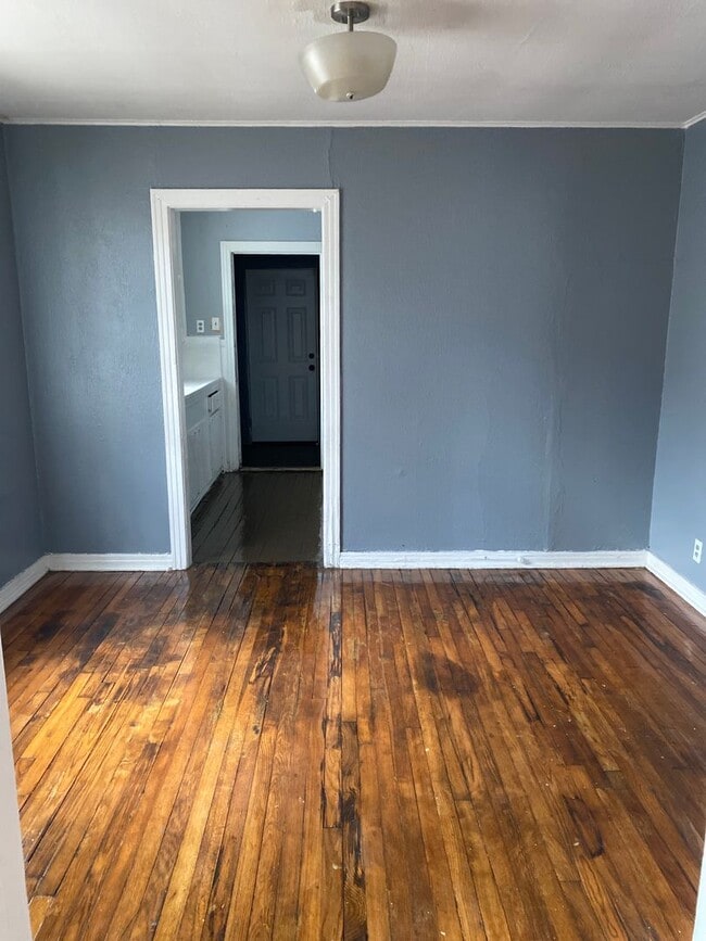 Building Photo - 2714 Dupont St