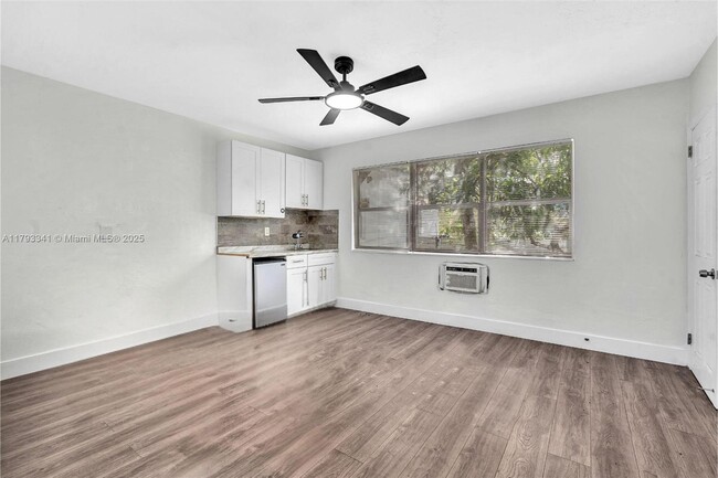 Building Photo - 327 NE 55th St