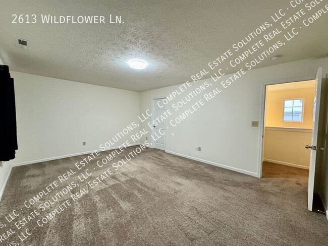 Building Photo - Move-in Special:  $300 off first months rent