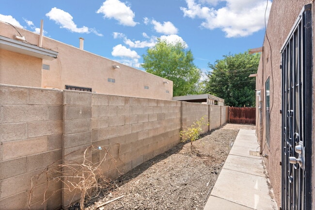 Building Photo - 1178 Calle Madera