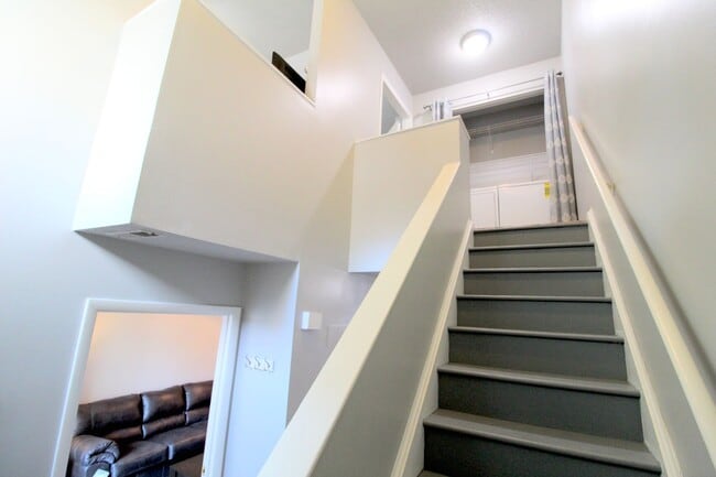Building Photo - 1320 Bradley Dr