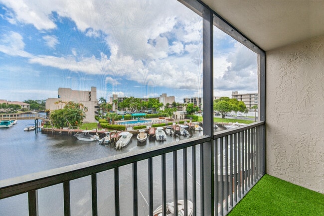 Building Photo - 4 Royal Palm Way