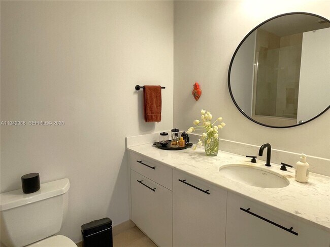 Building Photo - 1060 Brickell Ave