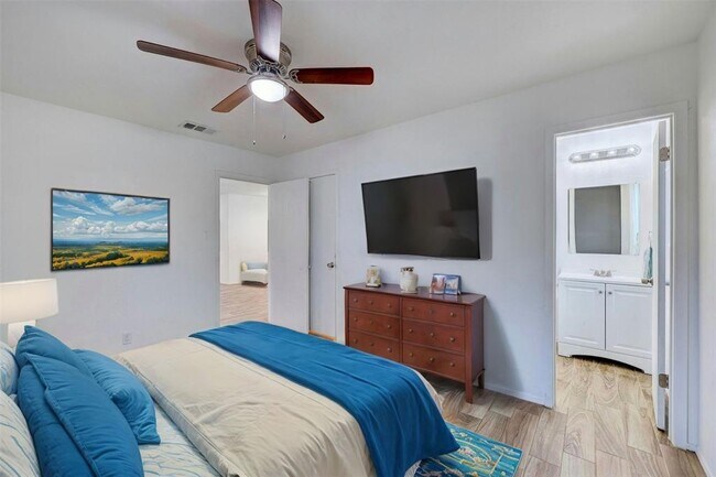 Building Photo - 703 Country Aire Dr