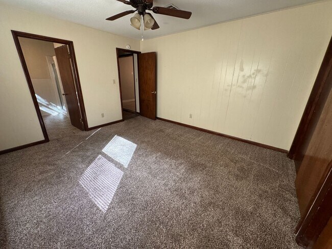 Building Photo - Spacious Home with Garage, Deck & Convenient Location