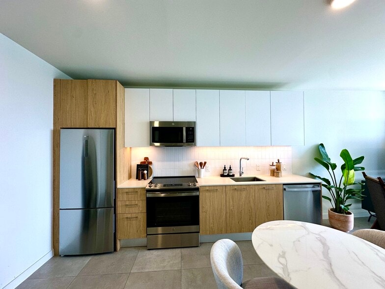 Primary Photo - 337 NW 31st St