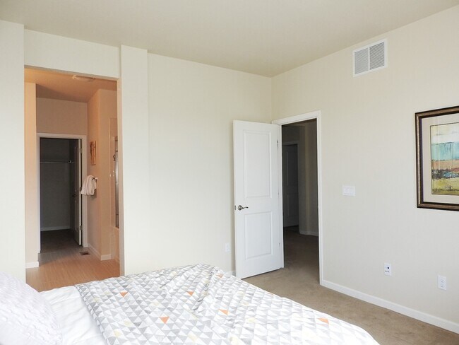 Building Photo - Central Park Town Home for Rent!