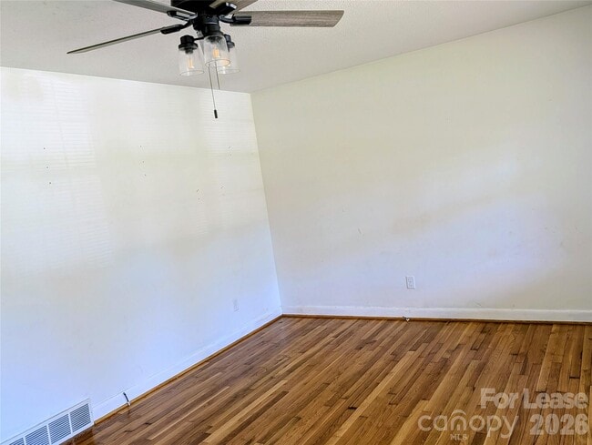 Building Photo - 105 Ridgewood Ln
