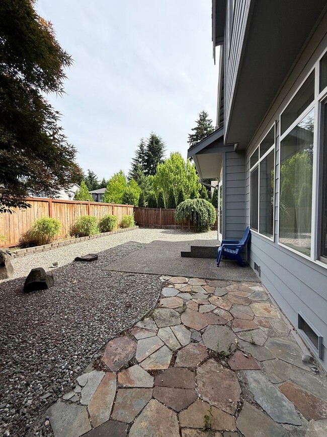 Building Photo - For Rent – Bright & Spacious Home with Bonus Room