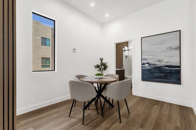 Building Photo - 4220 N 32nd St