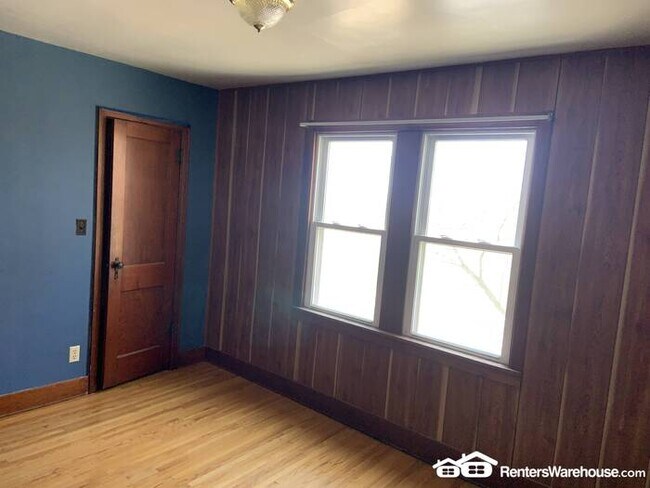 Building Photo - Beautifully Remodeled SFH in Plato Availab...