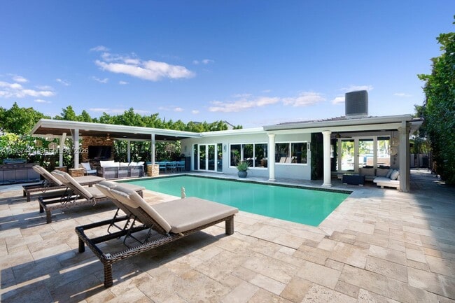 Building Photo - 7910 Hawthorne Ave