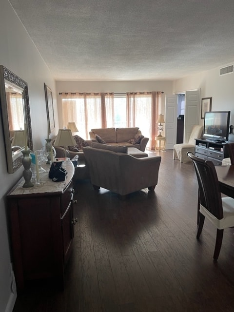 Building Photo - 3250 N Palm Aire Dr