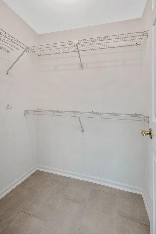 Building Photo - 450 Bridle Trail