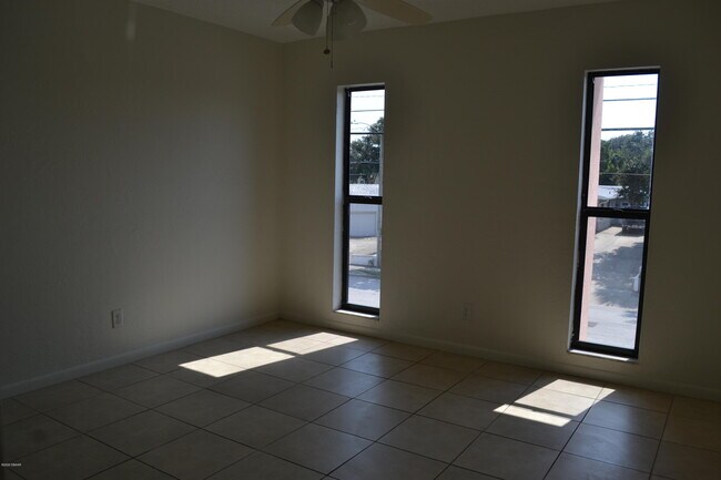 Building Photo - 309 Oakridge Blvd