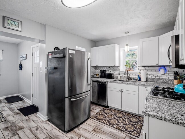 Building Photo - 3222 West Blvd