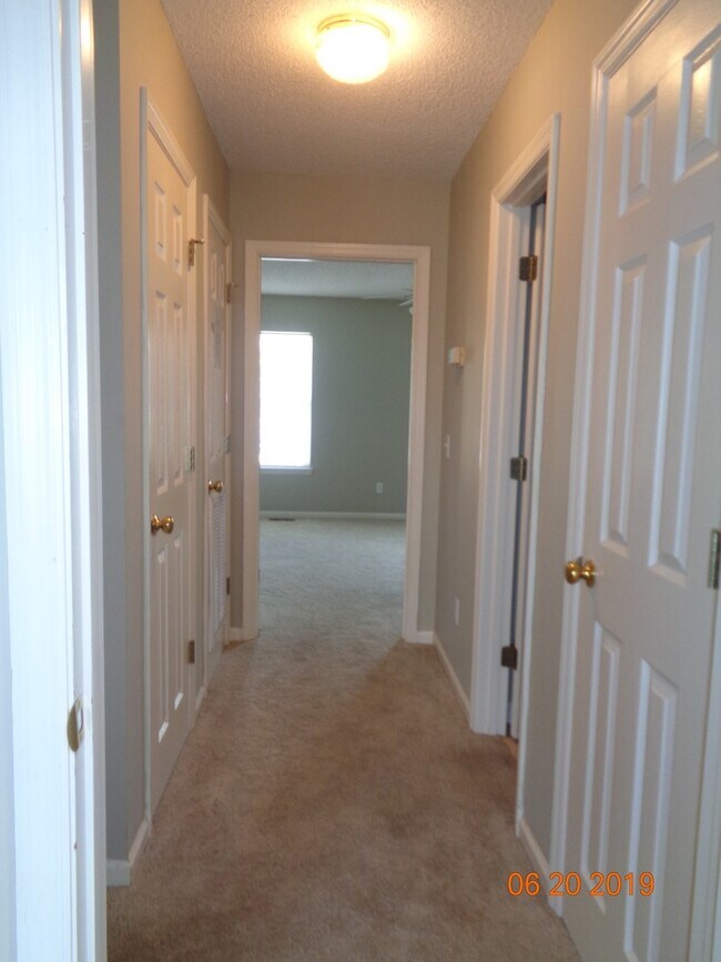 Building Photo - Quail Hollow