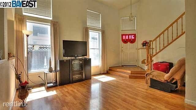 Building Photo - 34446 Calgary Terrace