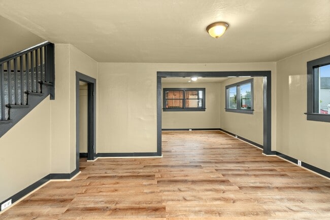 Building Photo - 121 N D St