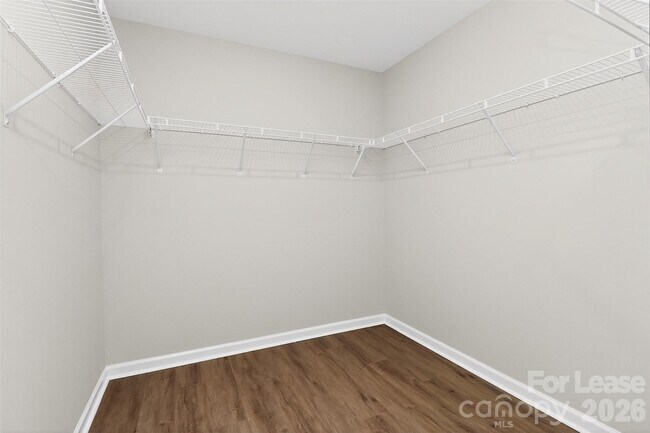 Building Photo - 337 N Hoskins Rd