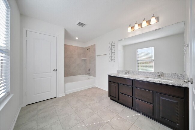 Building Photo - 20864 Sheffield Pk Dr