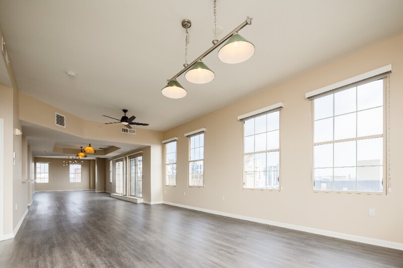 Building Photo - 475 W 12th Ave