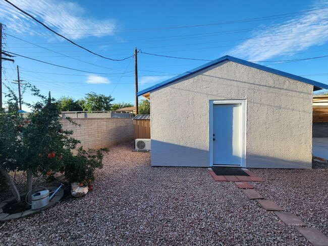 Building Photo - 830 W Stirrup Dr
