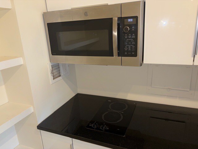Kitchen w/ cook top/convection oven - 1718 P St NW