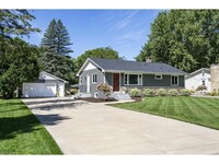 Building Photo - 405 Orchid Ln N