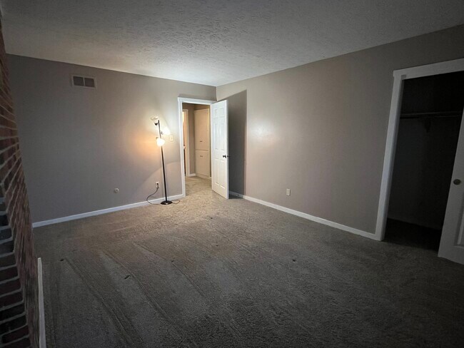 Building Photo - 331 St Andrews Dr