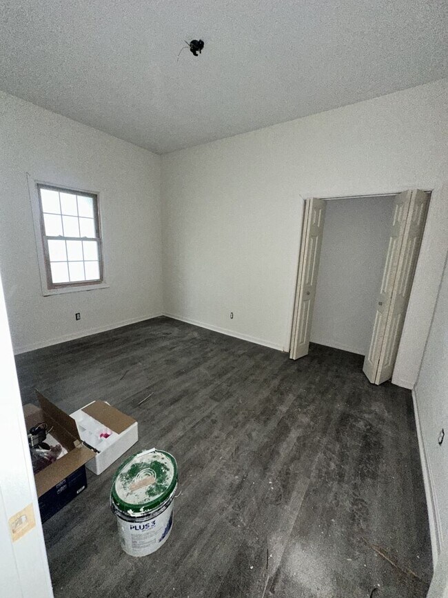 Building Photo - 3214 Peronne Ave