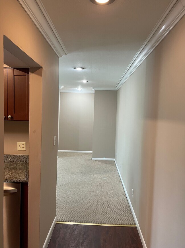 Building Photo - 6099 Majors Ln