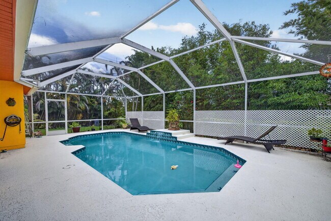 Building Photo - 3077 SE Galt Cir