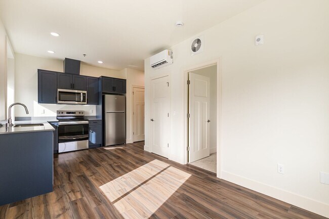 Building Photo - 720 Murdock St