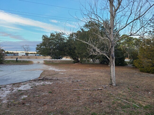 Building Photo - 3 bedroom, 2 bath unfurnished home  - Sneads Ferry