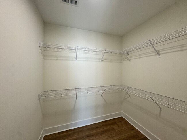 Building Photo - THE CROWN AT CORNESTONE