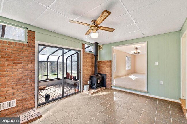 Building Photo - 9711 Cinnamon Creek Dr