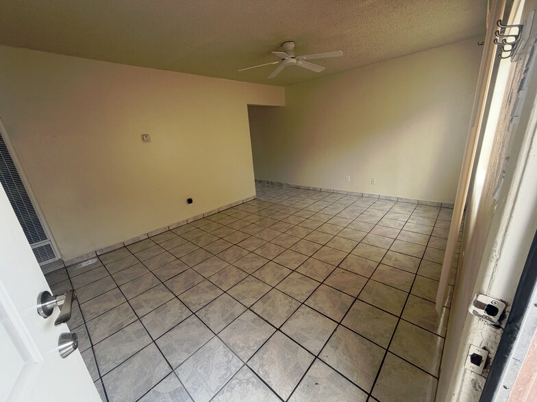 Building Photo - 44 Oaklawn Ave