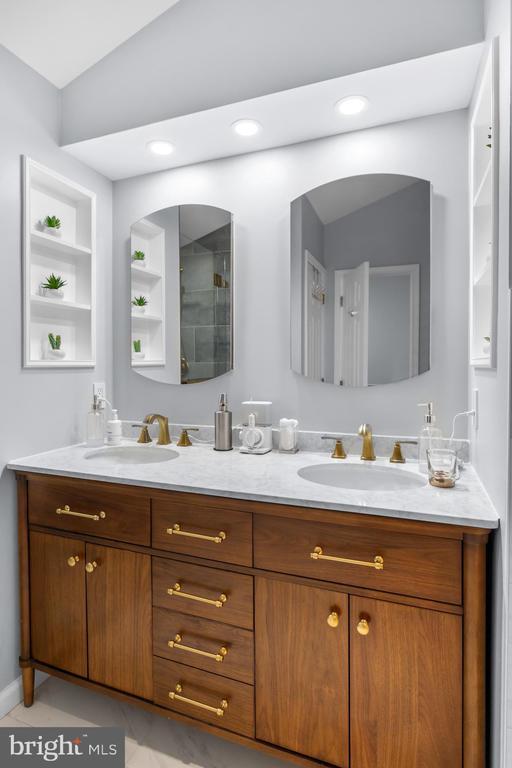 Building Photo - 381 Livermore Ln