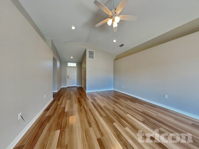 Building Photo - 77 Lake Ring Dr