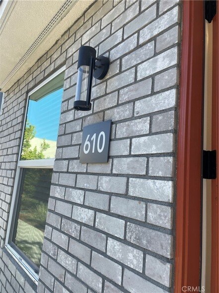 Building Photo - 610 Dawson Ave