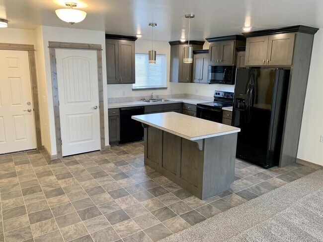 Building Photo - 861 Gibbon St