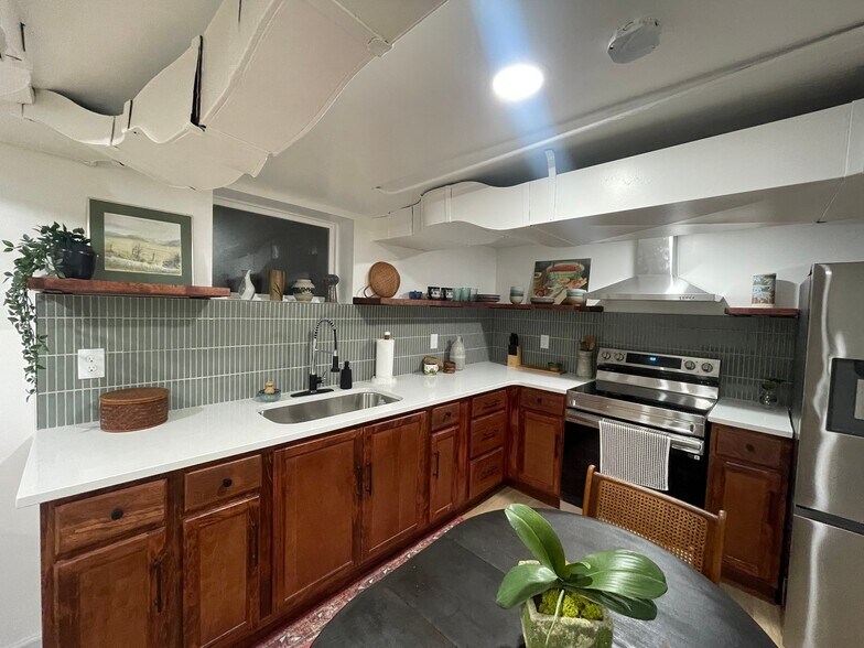 Building Photo - 1215 Delor Ave