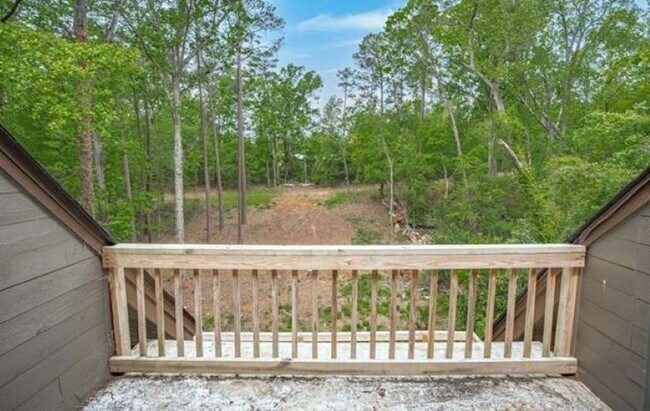 Building Photo - MULTI-LEVEL CONTEMPORARY HOME NEAR THE SALUDA RIVER