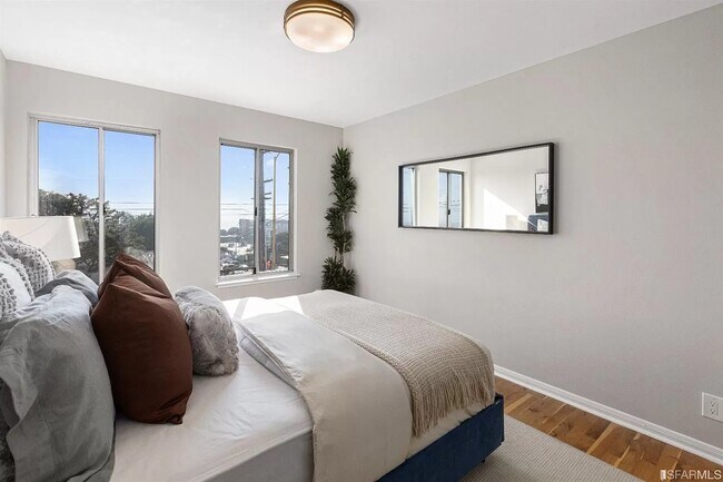 Building Photo - 999 Wisconsin St