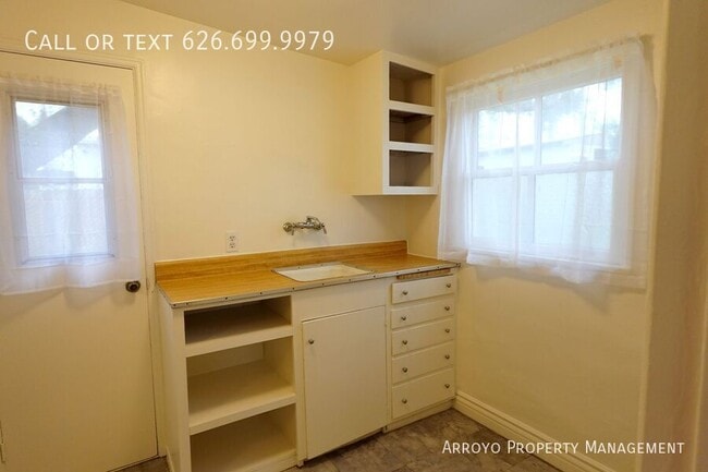 Building Photo - 3216 Brandon St