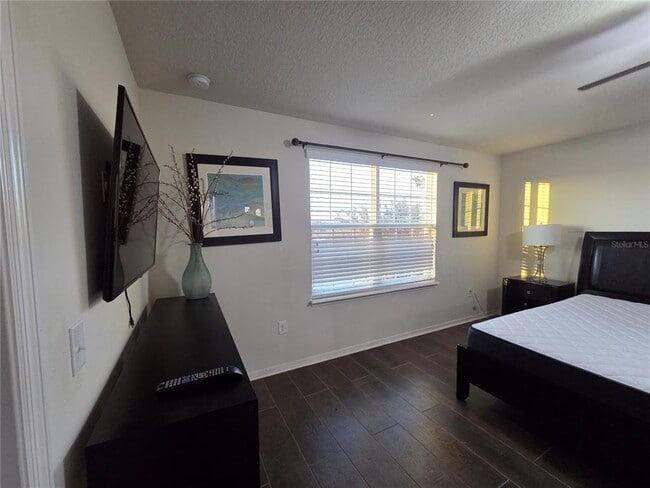 Building Photo - 11842 Silverlake Park Dr