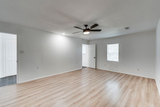 Building Photo - 3403 Sheffield Dr